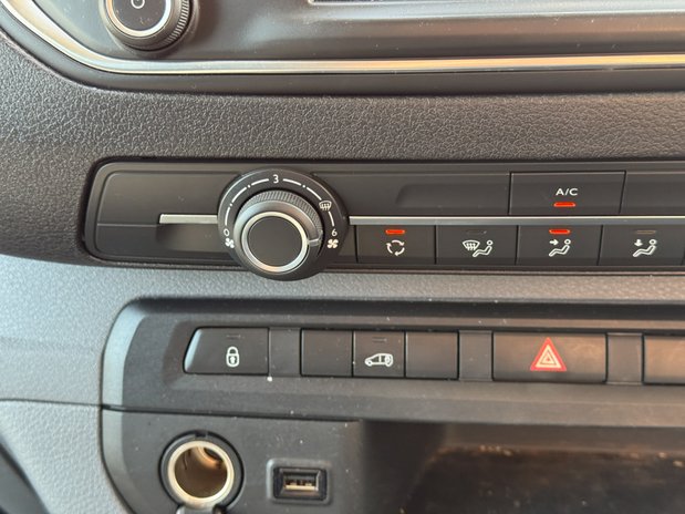 Peugeot Expert MWB L2H1 [SOLD CR] Low Roof 3100 Air Con Sensors EURO 6 29
