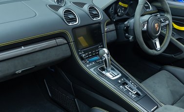 Porsche 718 SPYDER 18