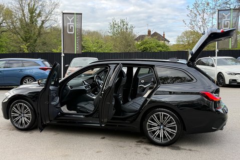 BMW 3 Series 330E M SPORT TOURING - HYBRID - APPLE CAR PLAY - 2 OWNERS - CAMERA -NEW MOT 19