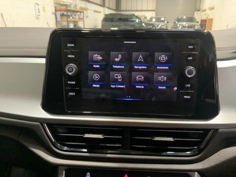 Volkswagen T-Roc LIFE TSI DSG 22