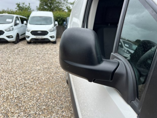 Vauxhall Combo SWB L1H1 Low Roof Sportive 2000 Air Con Sensors Nav EURO 6 NO VAT 18