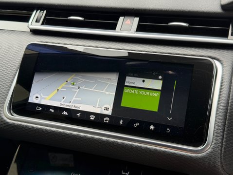 Land Rover Range Rover Velar R-DYNAMIC S 25