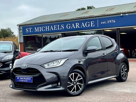 Toyota Yaris 1.5 Yaris Design HEV CVT 5dr