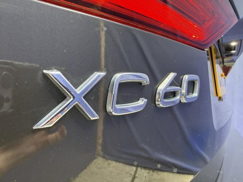 Volvo XC60 2.0 B5 MHEV R-Design SUV 5dr Petrol Hybrid Auto AWD Euro 6 (s/s) (250 ps) 53