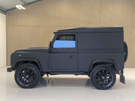 Land Rover Defender 2.2 Defender 90 Hard Top TD 4WD 5dr 14