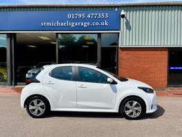 Toyota Yaris ICON HEV CVT 10
