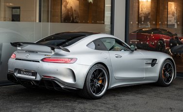 Mercedes-Benz AMG GT R 4