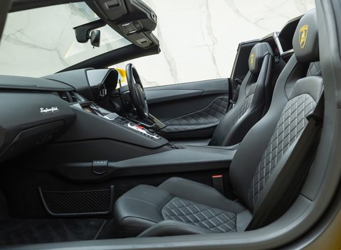 Lamborghini Aventador LP 700-4 ROADSTER 20