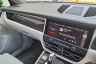 Porsche Macan PDK 33