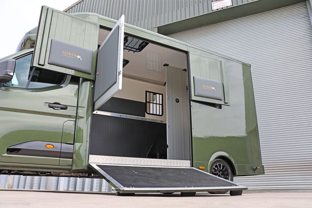 Renault Master BRAND NEW 3.5 TON STALLION BUILD EXTREME HEAVY DUTY HORSEBOX FROM SEEKER  11