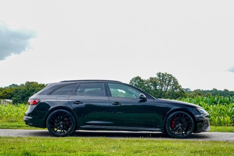 Audi RS4 CARBON BLACK 3