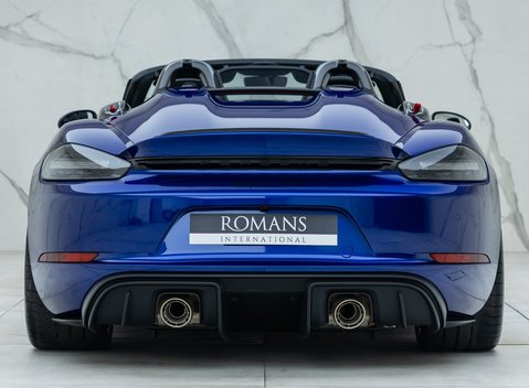 Porsche 718 Spyder RS 8