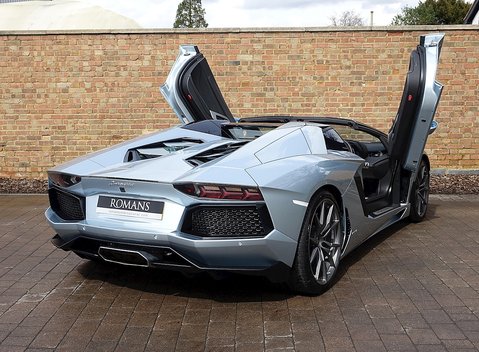 Lamborghini Aventador LP 700-4 Roadster 3