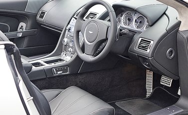 Aston Martin DB9 Volante 15