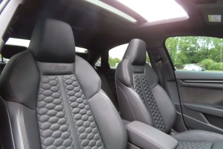 Audi RS3 2.5 TFSI Carbon Vorsprung Saloon 4dr Petrol S Tronic quattro Euro 6 (s/s) ( 9