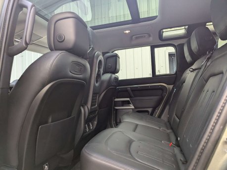 Land Rover Defender 2.0 Defender SE Auto 4WD 5dr 26