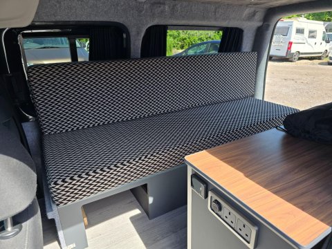 Volkswagen Caddy Maxi Camper Crib 21