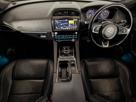 Jaguar F-Pace CHEQUERED FLAG AWD 11