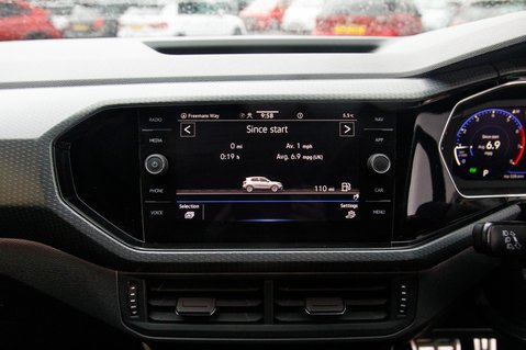 Volkswagen T-Cross R-LINE TSI DSG 29