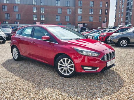 Ford Focus TITANIUM…1 FORMER KEEPER,11 SERVICES,SAT NAV,CLIMATE CONTROL
