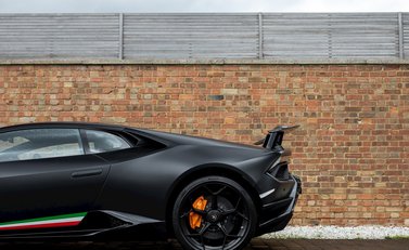 Lamborghini Huracan LP640-4 Performante 25