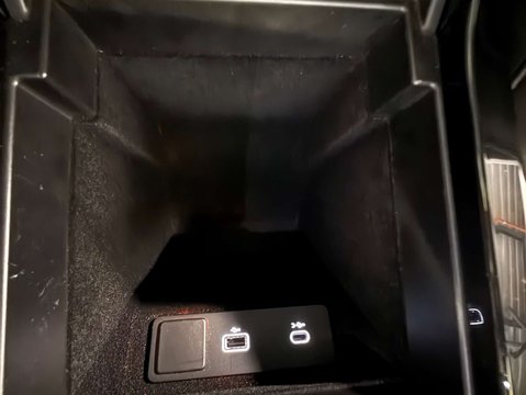 Land Rover Range Rover Evoque 2.0 Range Rover Evoque R-Dynamic SE D MHEV Auto 4WD 5dr 24