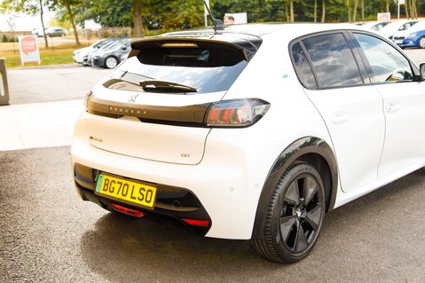 Peugeot 208 GT 10
