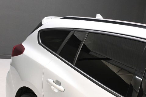 Ford Focus 1.0 Focus ST-Line X mHEV Auto 5dr 48
