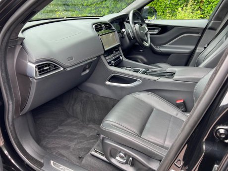 Jaguar F-Pace 2.0 D180 Chequered Flag Auto AWD Euro 6 (s/s) 5dr 37