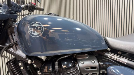 Royal Enfield Shotgun 2025 ONLY 2K GREAT CONDITION MOT 2028 LARGE TOP BOX 41