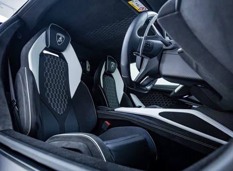 Lamborghini Revuelto 15