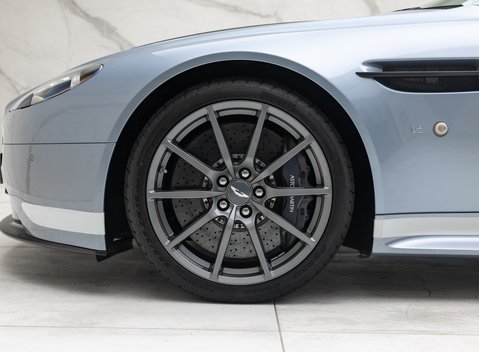 Aston Martin V12 Vantage S ROADSTER 40