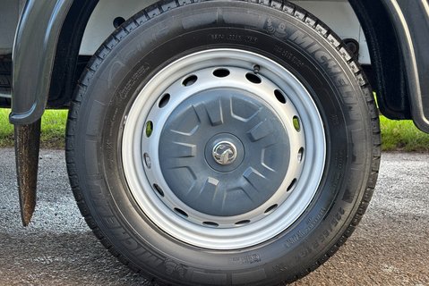 Vauxhall Movano F3500 125 ps Cdti Luton with Tail Lift & Air Con - Direct from MOD 26