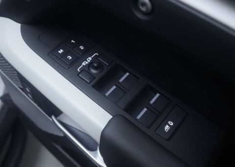 Land Rover Defender 3.0 Defender X-Dynamic HSE D300 MHEV A 4WD 5dr 51