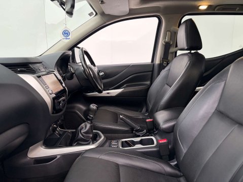 Nissan Navara 2.3 Navara Tekna dCi 4WD 5dr 70