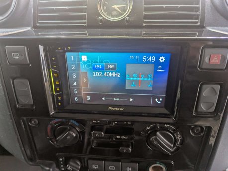 Land Rover Defender 2.2 Defender 90 Hard Top TD 4WD 5dr 50