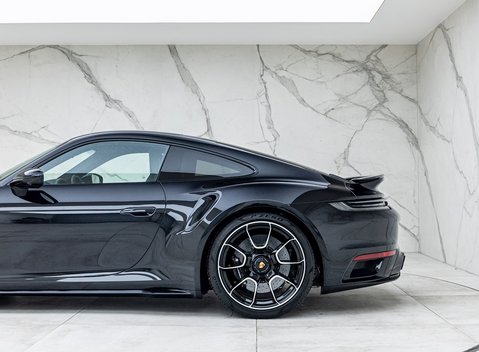 Porsche 911 Turbo S (992) 30