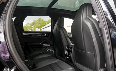 Porsche Cayenne Turbo (New Model) 21