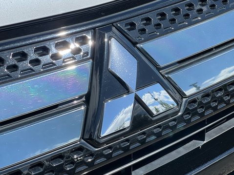Mitsubishi Outlander PHEV DESIGN 13