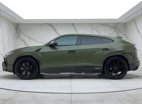Lamborghini Urus PERFORMANTE 2