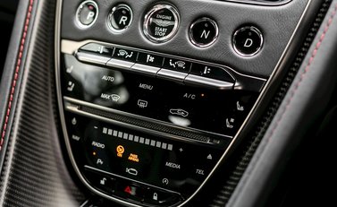 Aston Martin DBS Superleggera 17