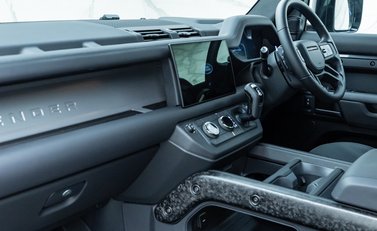 Land Rover Defender OCTA EDITION ONE 25