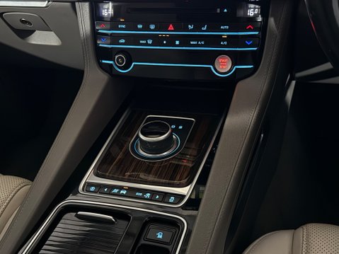Jaguar F-Pace V6 PORTFOLIO AWD 16