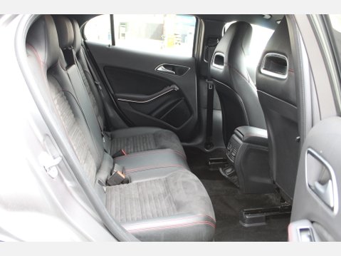 Mercedes-Benz GLA Class GLA 180 AMG LINE EDITION 29