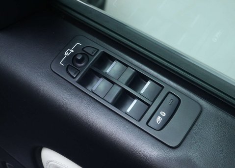 Land Rover Discovery Sport 2.0 Discovery Sport R-Dynamic HSE Auto 4WD 5dr 38