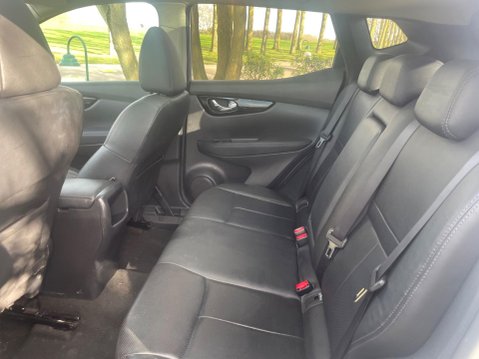 Nissan Qashqai 1.5 dCi Tekna 2WD Euro 5 (s/s) 5dr 22