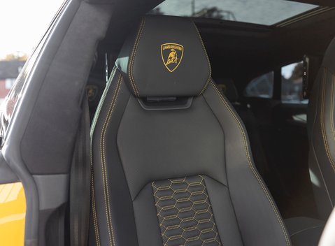 Lamborghini Urus 13