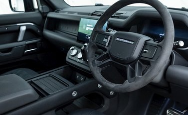 Land Rover Defender 110 V8 9