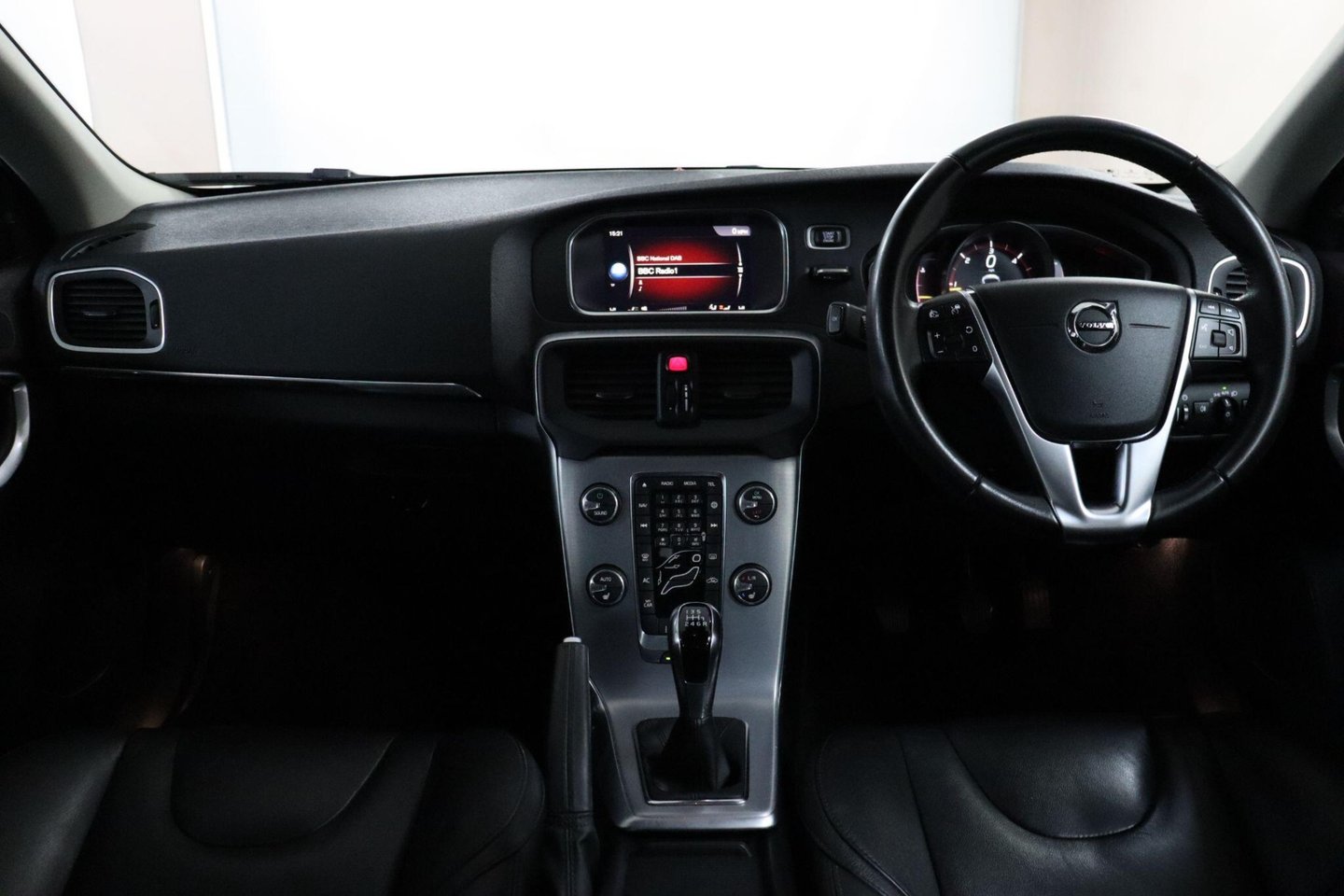 2018 Volvo V40 — image 35