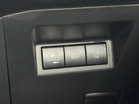 Toyota Yaris 1.5 VVT-h Icon E-CVT Euro 6 (s/s) 5dr 27
